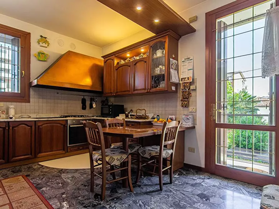 Immagine 7 di Villa in vendita  in Via Ugo Foscolo 9 a Vicenza