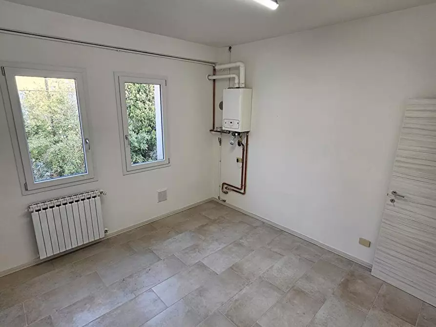 Immagine 17 di Laboratorio in affitto  in VIALE CADUTI SUL LAVORO N. 184 a Modena