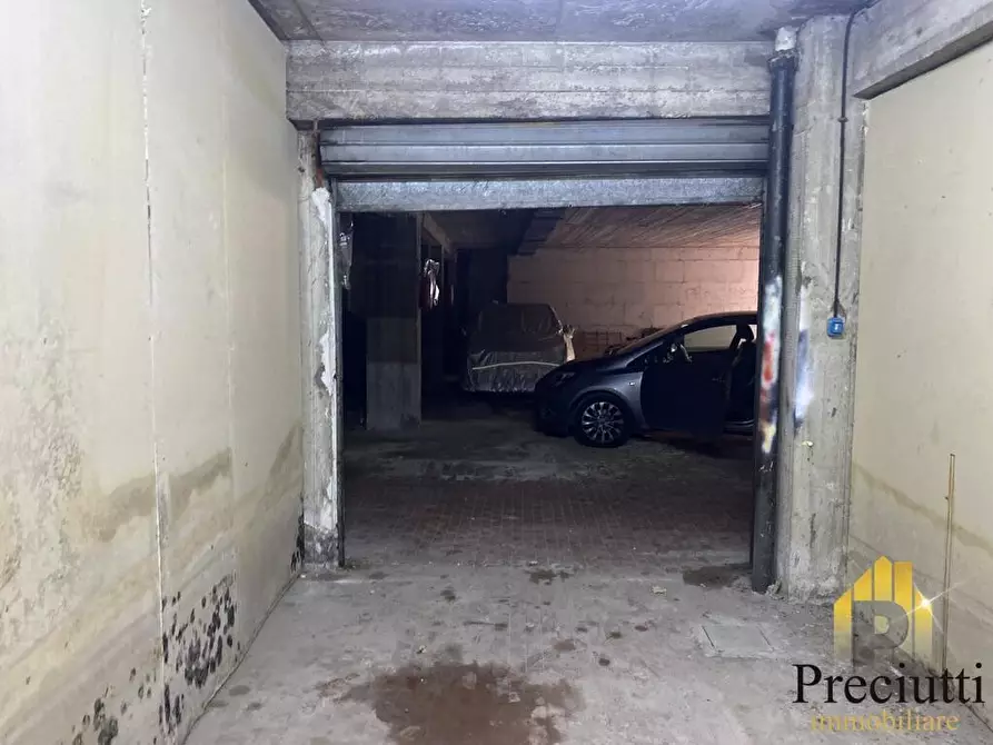 Immagine 4 di Box auto in vendita  in VIA BRAVETTA  256 a Roma