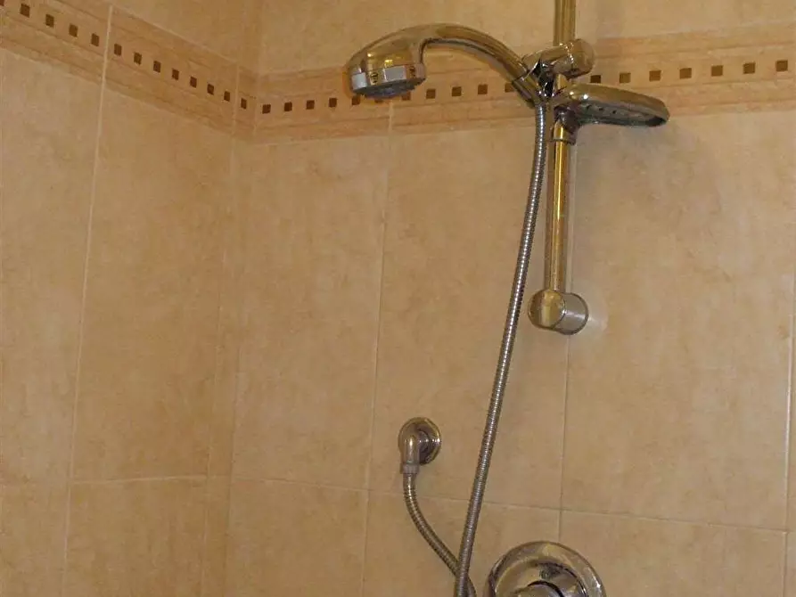 Immagine 10 di Camera in affitto  a Parma