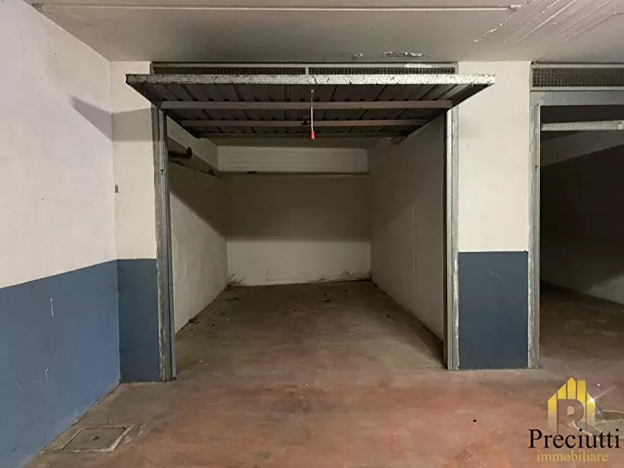 Immagine 25 di Box auto in vendita  in VIA DEL FONTANILE ARENATO 308 a Roma