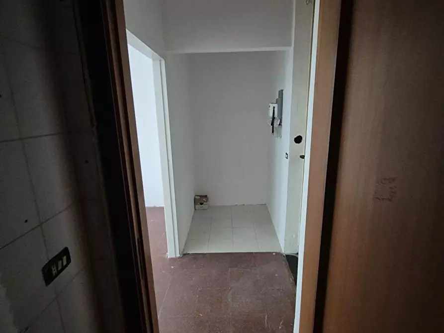 Immagine 1 di Locale commerciale in vendita  in Via Matteotti 1 a Nocera Inferiore