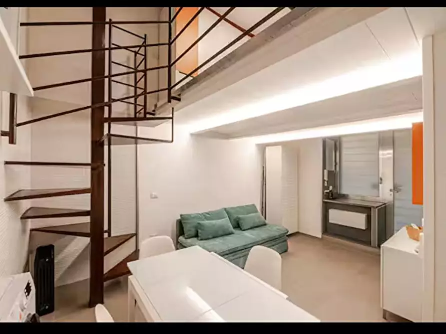 Immagine 7 di Loft/Open space in affitto  in Via Riviera di chiaia 155 a Napoli