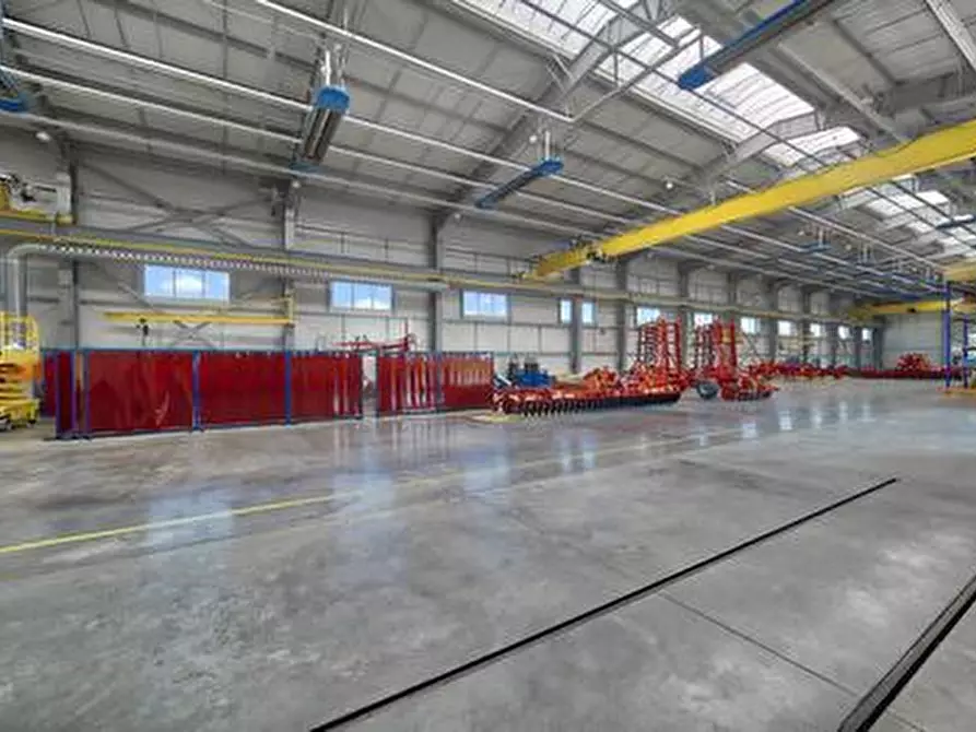 Immagine 2 di Magazzino in affitto  a Pisa