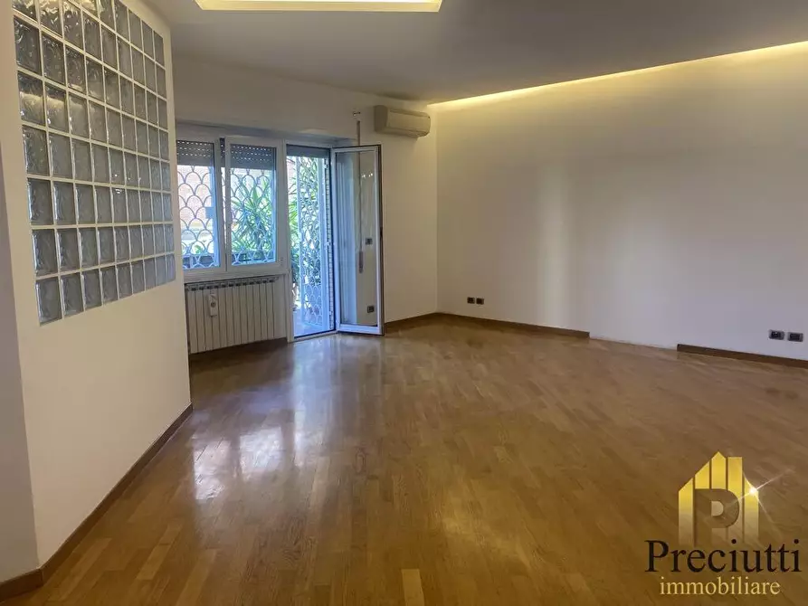 Immagine 5 di Appartamento in vendita  in VIA VINCENZO VELA 35 a Roma