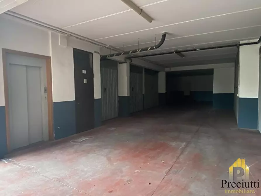 Immagine 22 di Box auto in vendita  in VIA DEL FONTANILE ARENATO 308 a Roma