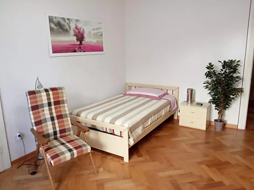 Immagine 1 di Stanza singola in affitto  in via Sette Fontane 17 a Trieste