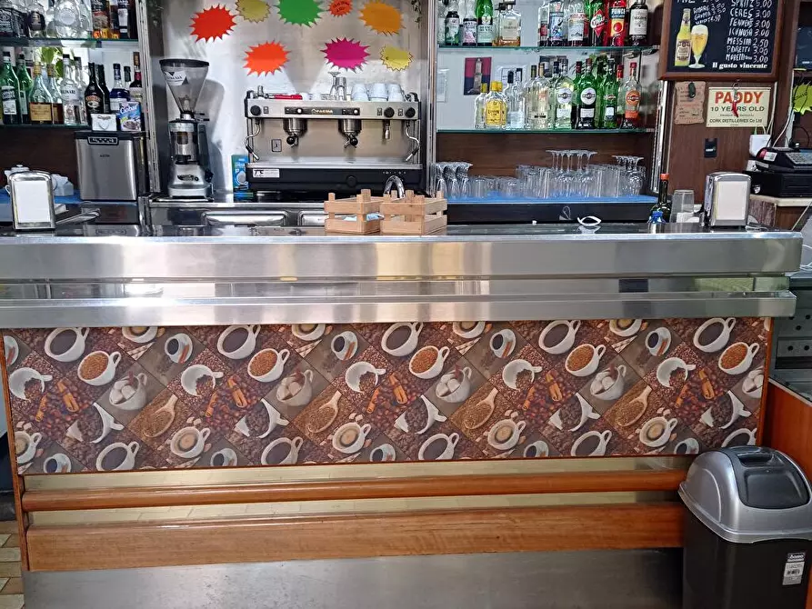 Immagine 2 di Attività commerciale in vendita  in Via cordanieri  4r a Genova