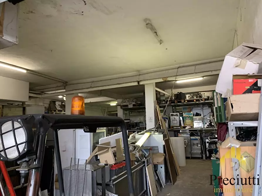 Immagine 11 di Negozio in affitto  in VIA ANTONIO SOGLIANO 74 a Roma