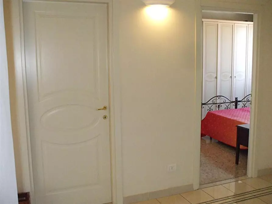 Immagine 6 di Camera in affitto  a Parma