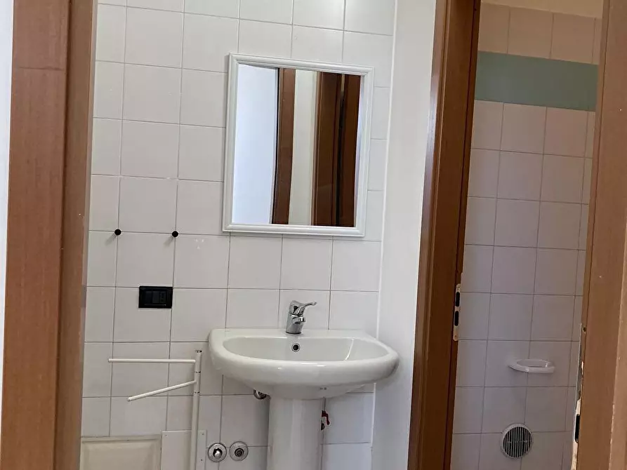 Immagine 6 di Locale commerciale in affitto  in Via Roma  16 a Telgate