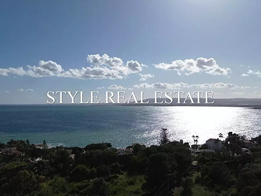 Immagine 3 di Villa in vendita  in Strada capo murro di porco a Siracusa