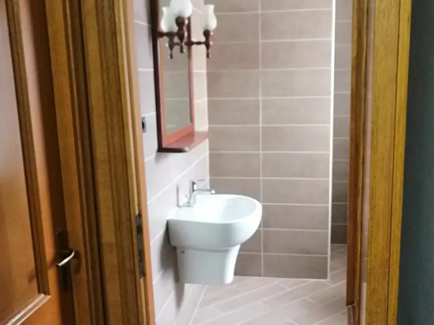 Immagine 5 di Stanza singola in affitto  in Parco San Paolo 30 a Napoli