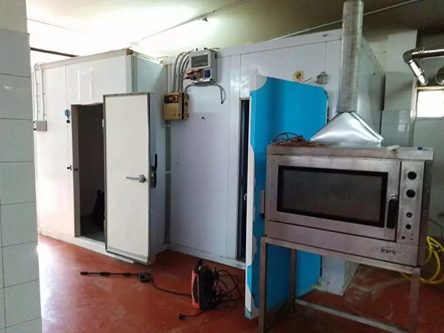 Immagine 17 di Laboratorio in affitto  in Via Castagnitiello 1 a Sarno