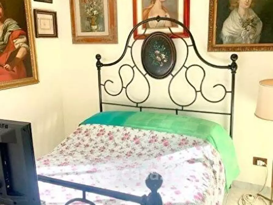 Immagine 2 di Bilocale in vendita  in VIA VENEZIA 8 a Rapallo