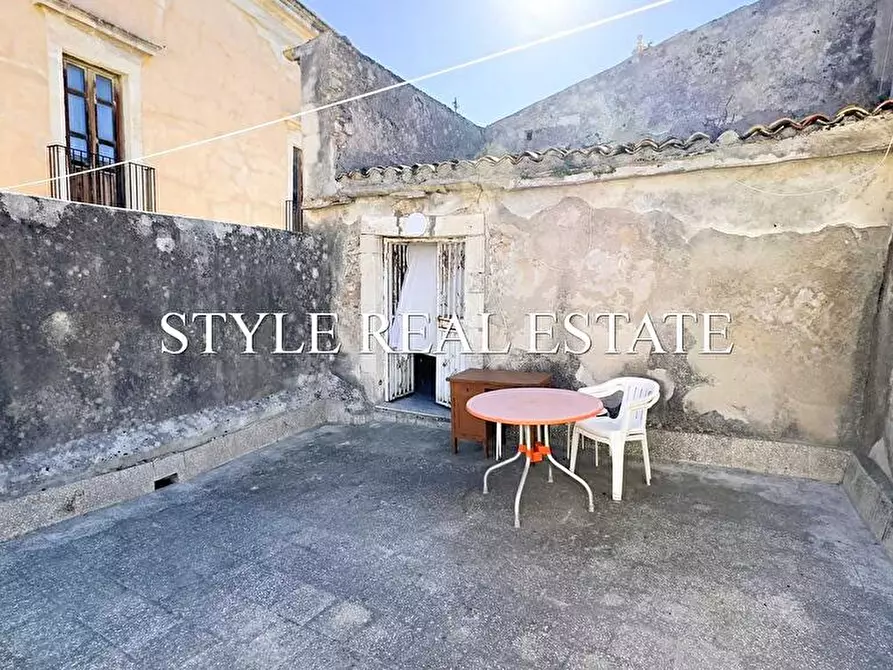 Immagine 19 di Palazzo in vendita  in Via Pietro - a Siracusa