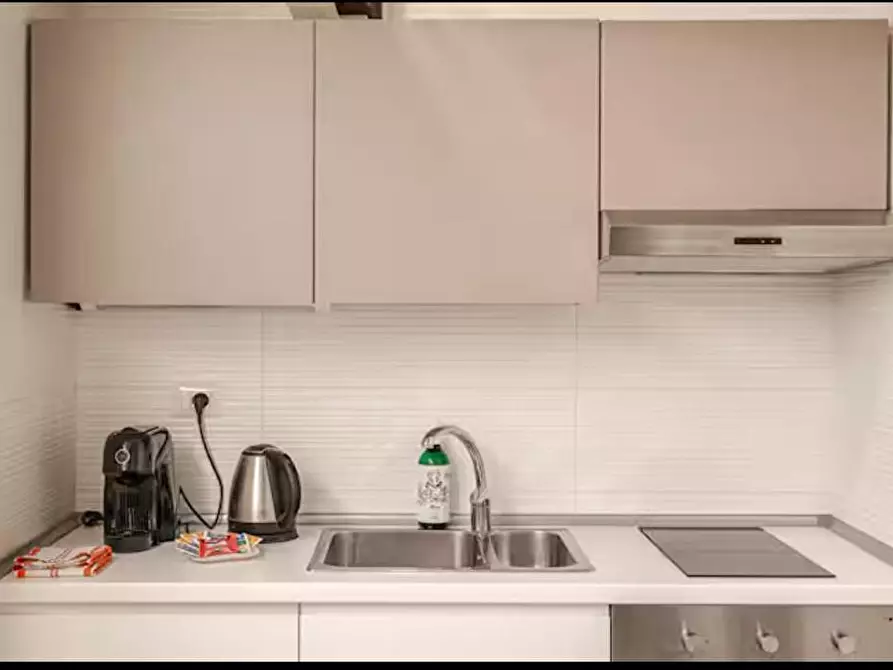 Immagine 9 di Loft/Open space in affitto  in Via Riviera di chiaia 155 a Napoli