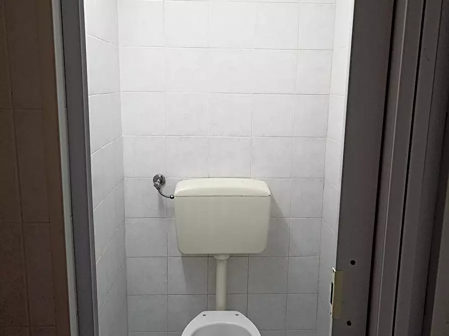 Immagine 9 di Locale commerciale in affitto  in Via Saverio Altamura 38 a Foggia