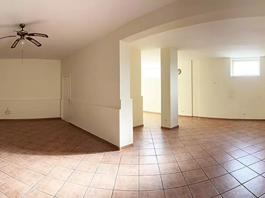 Immagine 41 di Villa in vendita  in Via Masseria Vecchia snc a Giugliano In Campania