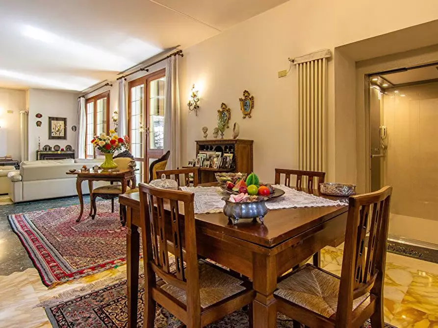 Immagine 15 di Villa in vendita  in Via Ugo Foscolo 9 a Vicenza