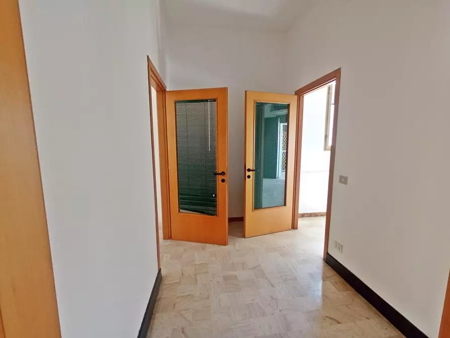 Immagine 11 di Locale commerciale in vendita  in Via bruno 5 a Sassari