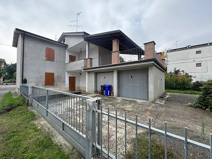 Immagine 2 di Casa indipendente in vendita  in roma 73 a Medesano