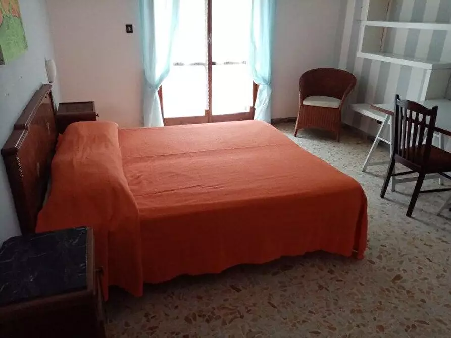 Immagine 1 di Camera in affitto  a Napoli