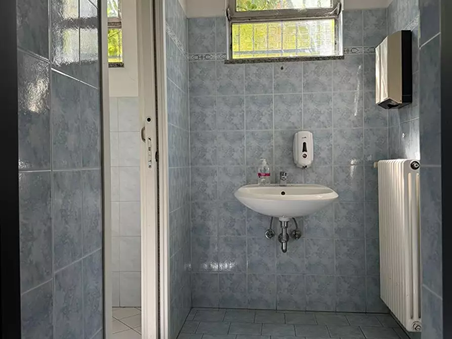 Immagine 10 di Attività commerciale in vendita  a Salsomaggiore Terme