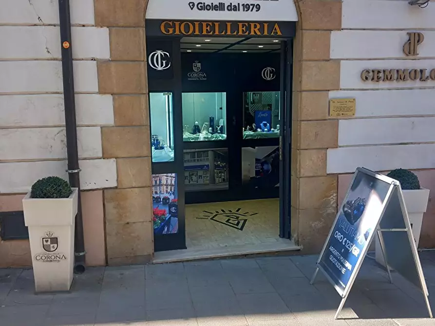 Immagine 1 di Locale commerciale in affitto  in Corso Vittorio Emanuele  118 a Caltanissetta