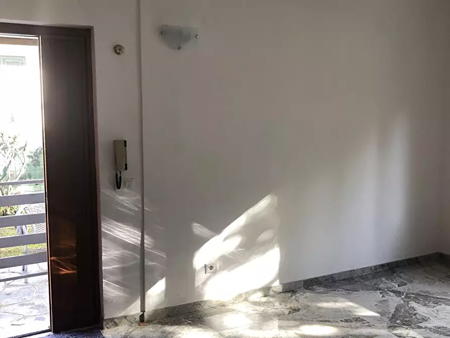 Immagine 2 di Bilocale in affitto  a Besano