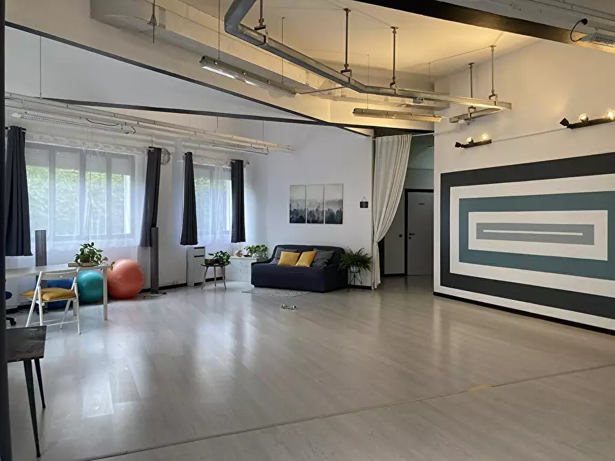 Immagine 2 di Attività commerciale in affitto  in Via lorenzo di credi 20 a Firenze