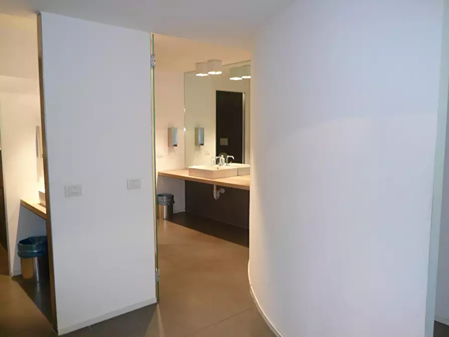 Immagine 8 di Ufficio in affitto  in CORSO SEMPIONE  43 a Milano