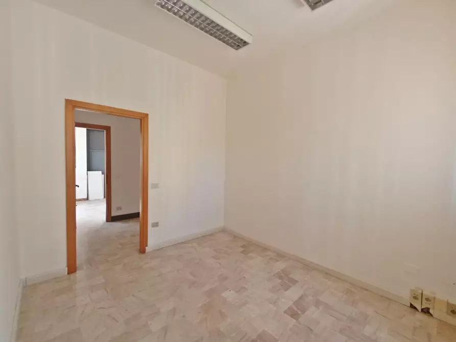 Immagine 14 di Locale commerciale in vendita  in Via bruno 5 a Sassari