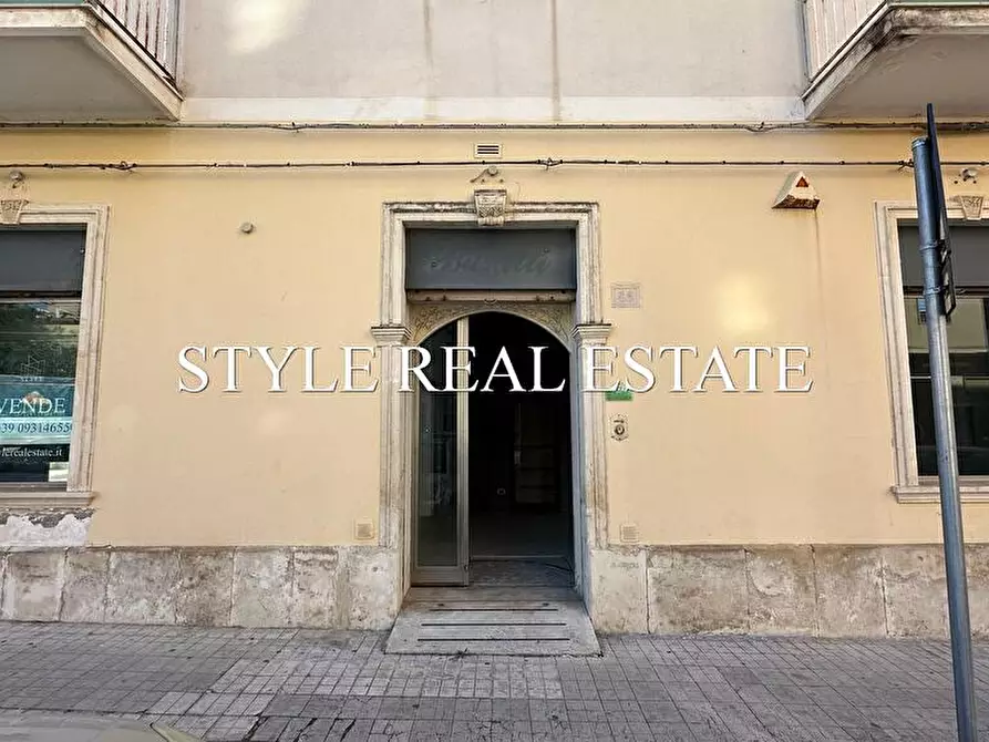 Immagine 2 di Locale commerciale in vendita  in Via Ierone l'Etneo 86 a Siracusa