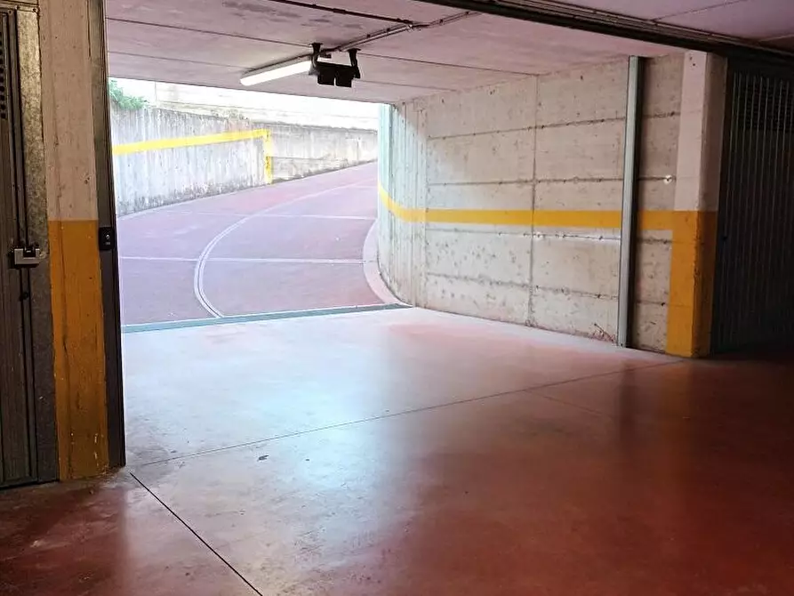 Immagine 6 di Garage in vendita  in via Franco Faccio  20 a Milano