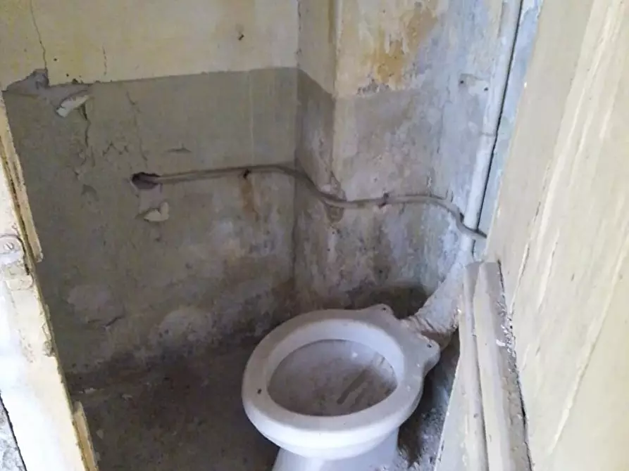 Immagine 2 di Casa semindipendente in vendita  in Via  Corso Umberto I 1 a Sarno