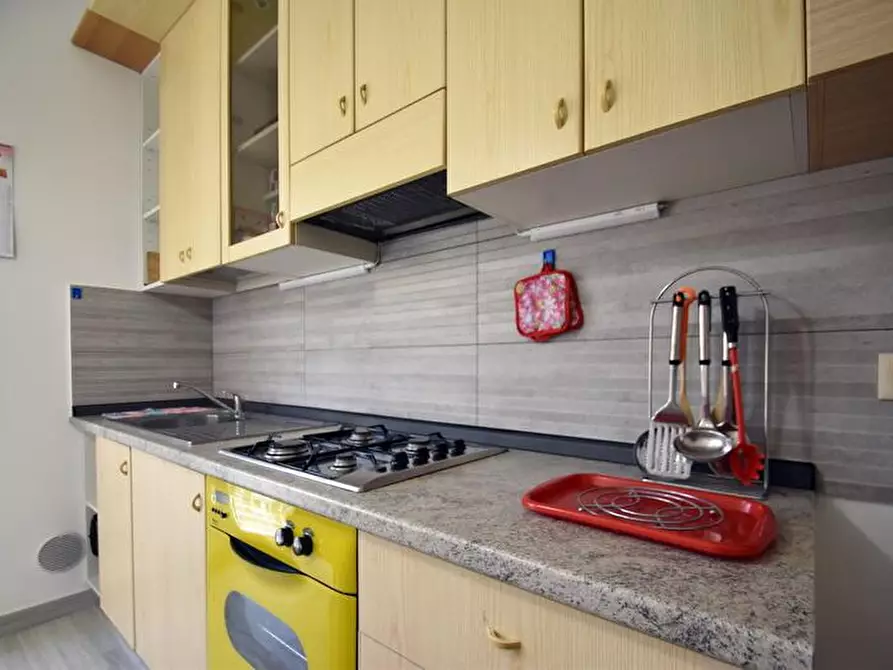 Immagine 2 di Bilocale in affitto  in Via De Raymondi 17 a Finale Ligure