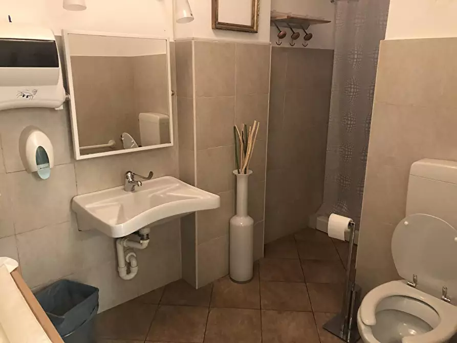 Immagine 6 di Ufficio in affitto  in Via Zara  19/4 a Genova