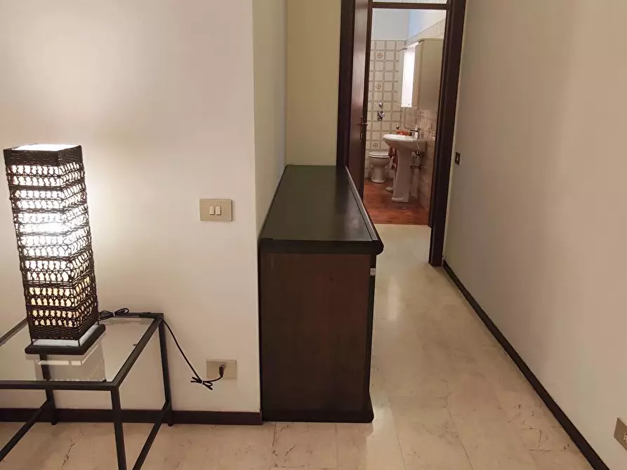 Immagine 6 di Camera in vendita  in Via Sant'Andrea 27 a Monza