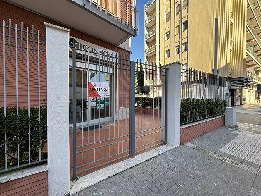 Immagine 2 di Locale commerciale in affitto  in VIA BENEDETTO CROCE 18 a Lecce