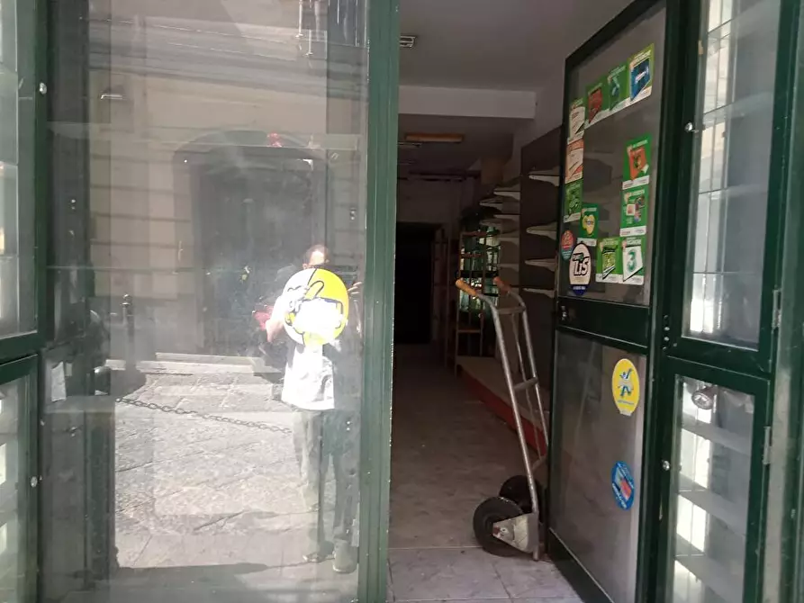 Immagine 2 di Locale commerciale in vendita  in Corso Umberto I 1 a Sarno