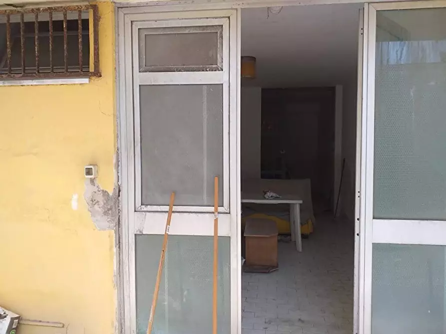 Immagine 3 di Attività commerciale in affitto  a Massa