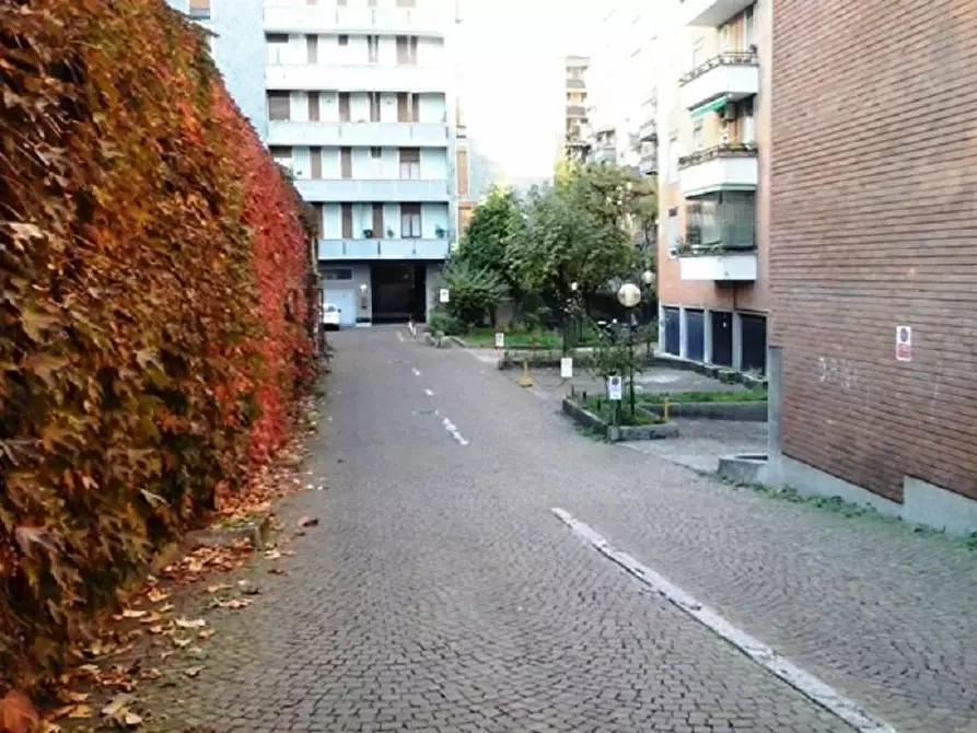 Immagine 1 di Garage in affitto  in via Michele Novaro 8 a Milano