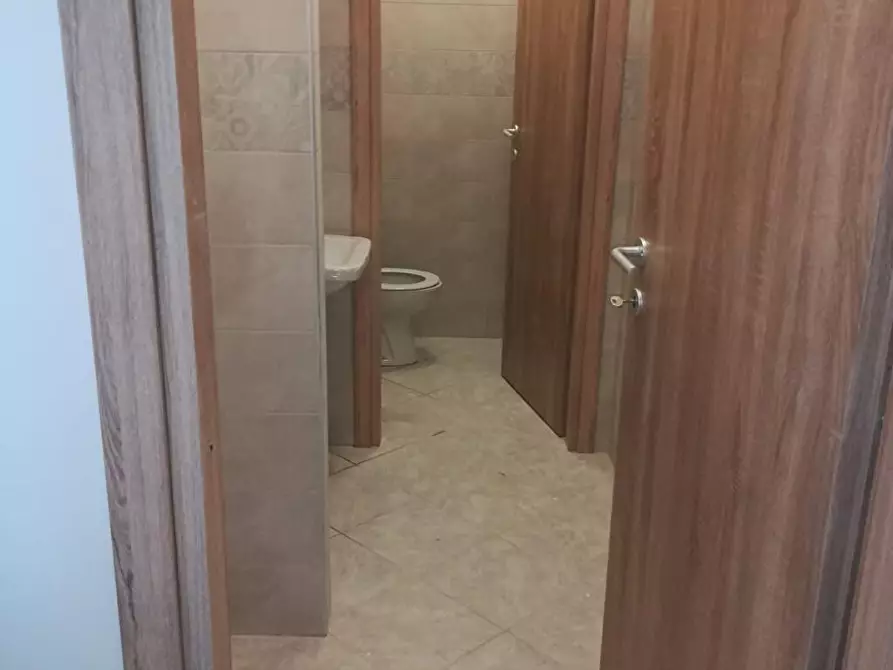 Immagine 4 di Locale commerciale in affitto  a Potenza