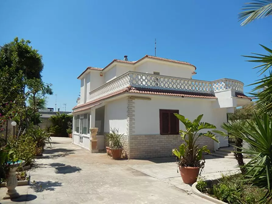 Immagine 1 di Villa in vendita  in via Bari km 788 a Giovinazzo