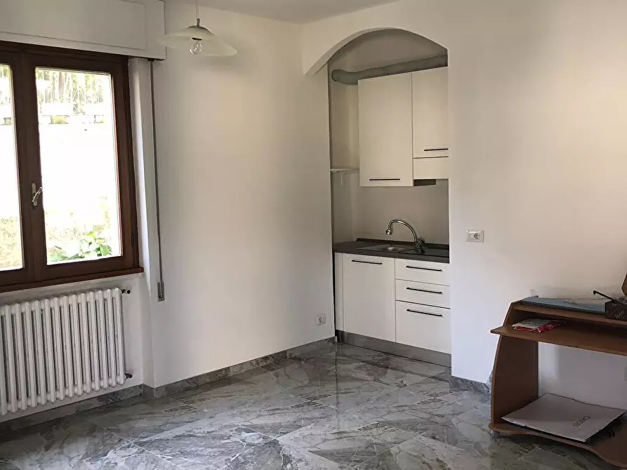 Immagine 3 di Bilocale in affitto  a Besano