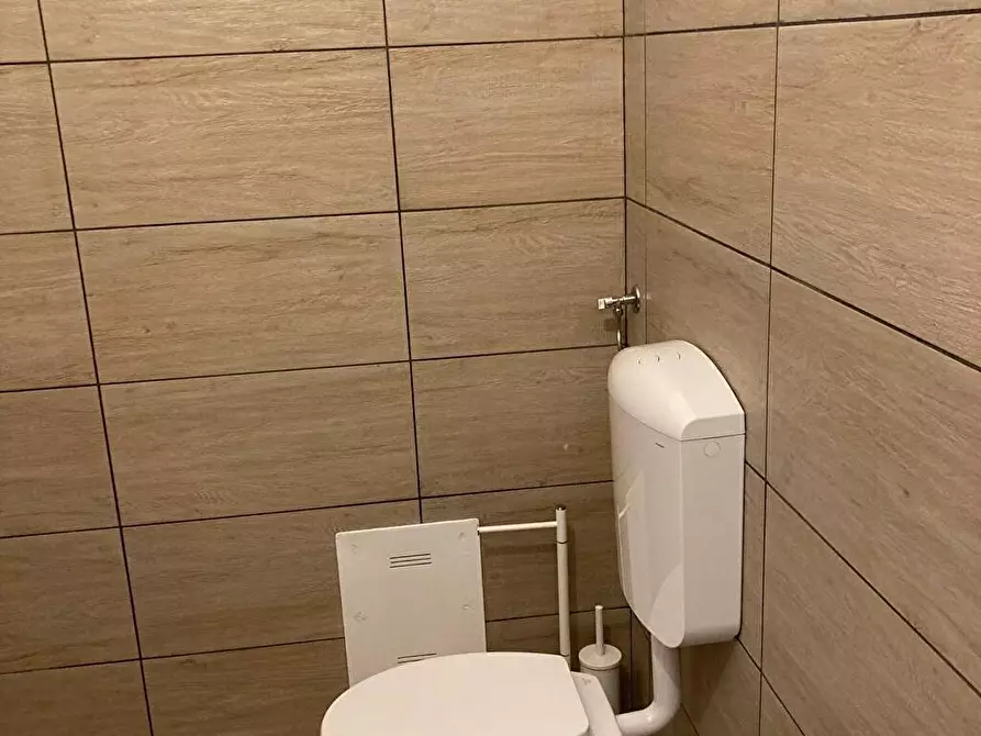 Immagine 4 di Locale commerciale in affitto  in Via Roma  16 a Telgate