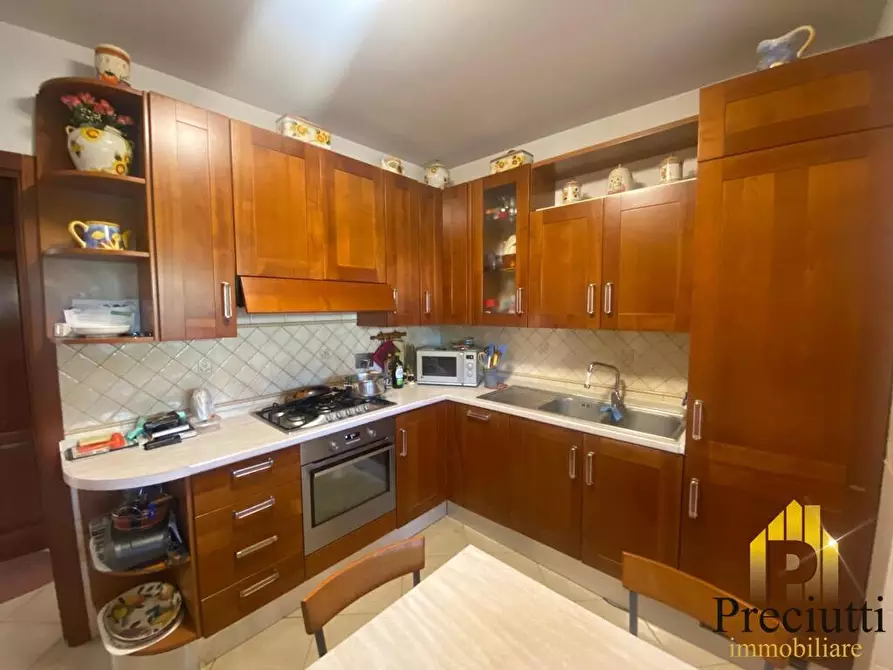 Immagine 10 di Villa in vendita  in VIA PIETRO UBALDO ANGELETTI 58 a Roma