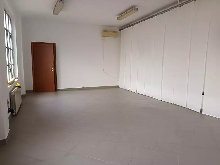 Immagine 11 di Locale commerciale in affitto  in via Alessandro Astesani  16 a Milano