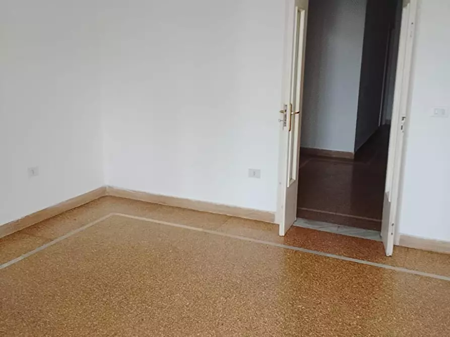 Immagine 10 di Appartamento in affitto  in CORSO UMBERTO 124 a Taranto